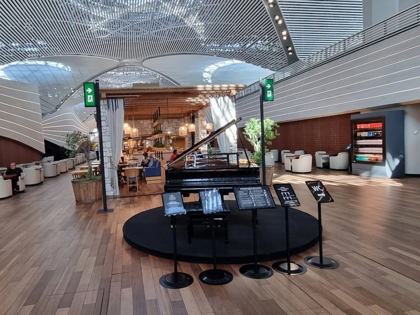 Turkish Airlines Business Lounge grand staircase