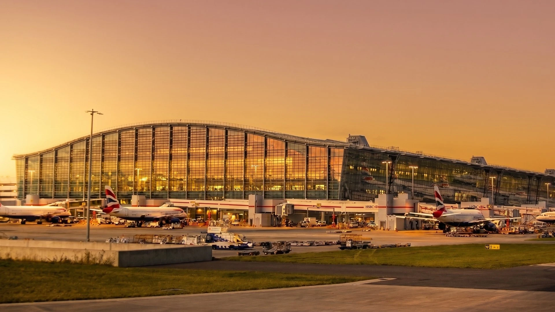 London Heathrow Terminal 5 in fog