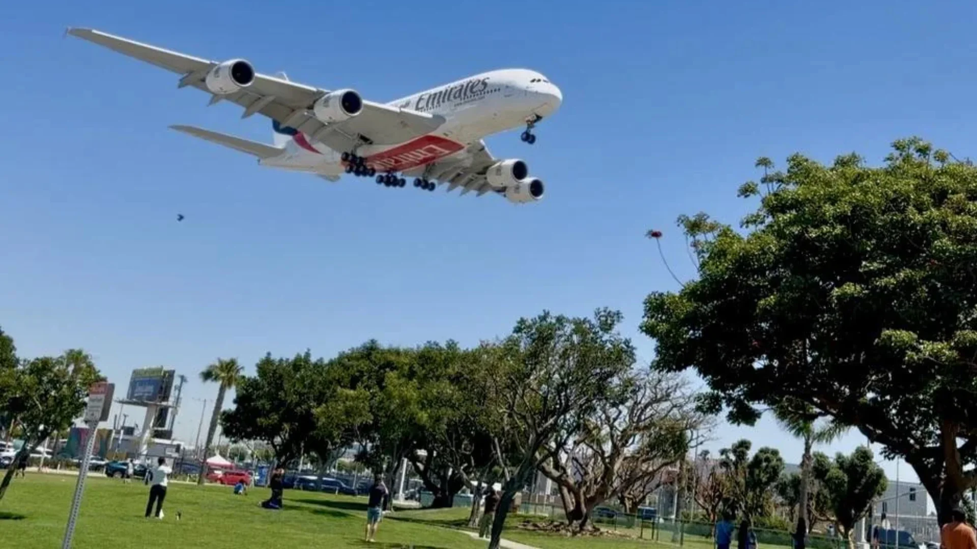 In-N-Out Burger at 9149 South Sepulveda Boulevard, widebody aircraft on final approach to Runway 24R overhead