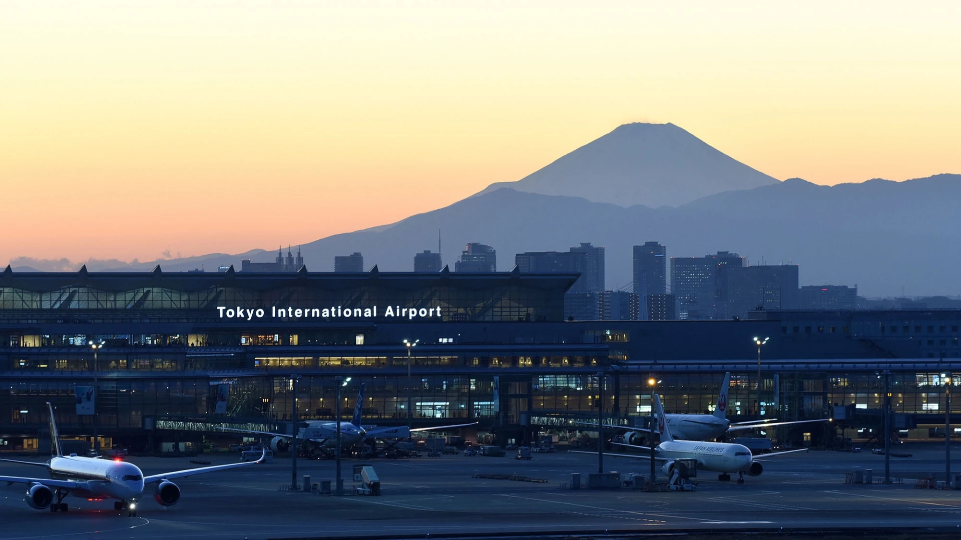 Tokyo airport